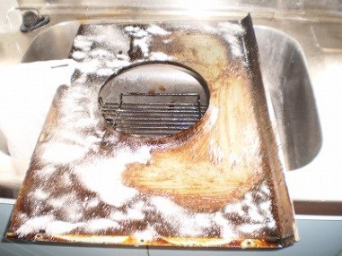 せっけんをかけてたわしでこすると